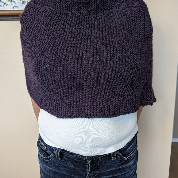 Poncho - Picture 4 of 6